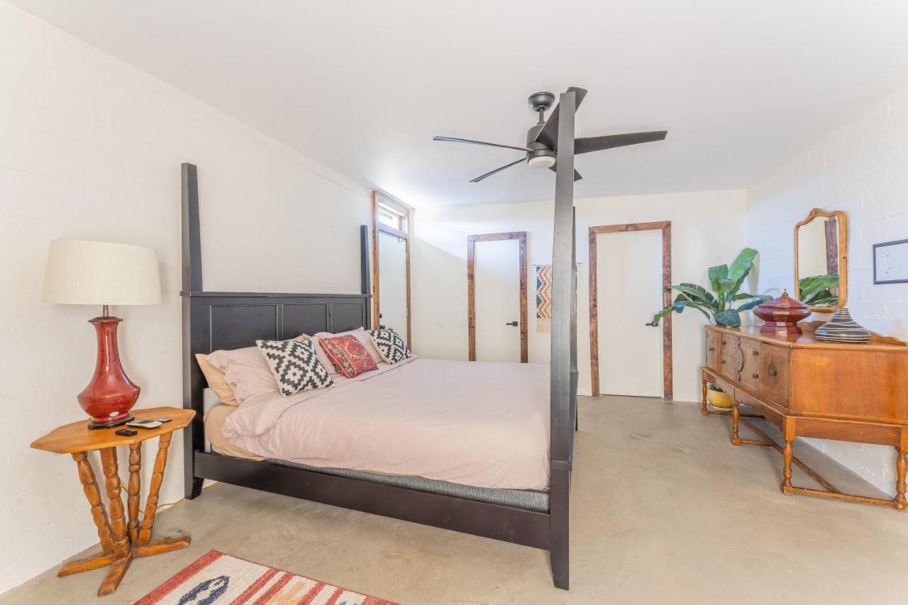 New Property! The Cactus At Joshua Tree National Park - Pool, Hot Tub, Outdoor Shower, Fire Pit *