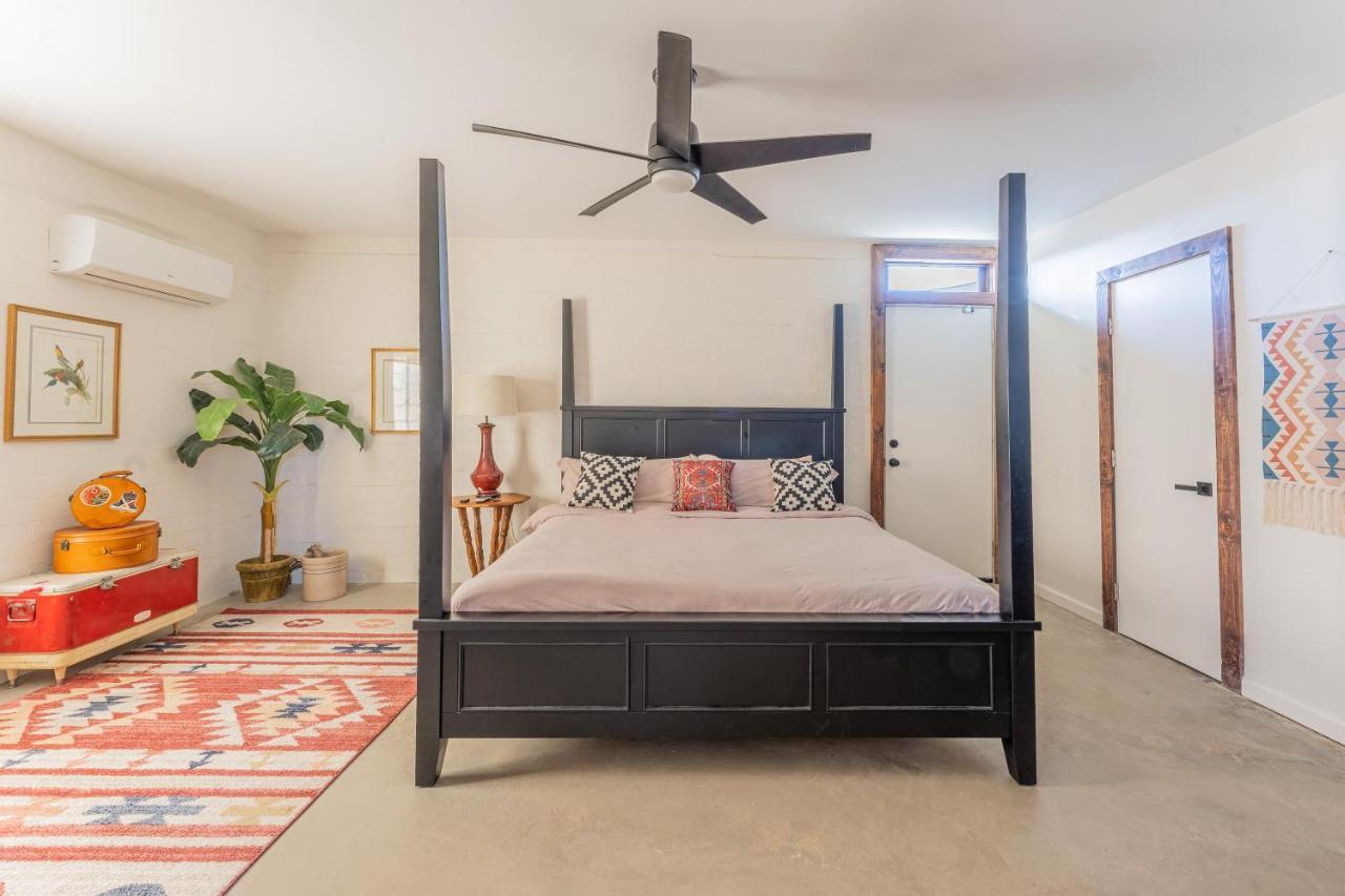 New Property! The Cactus At Joshua Tree National Park - Pool, Hot Tub, Outdoor Shower, Fire Pit *