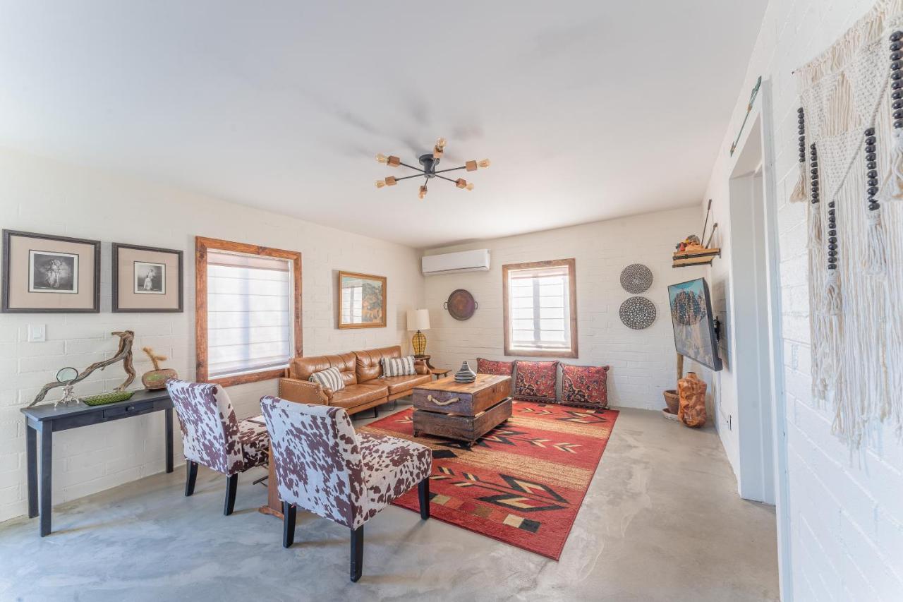 New Property! The Cactus At Joshua Tree National Park - Pool, Hot Tub, Outdoor Shower, Fire Pit