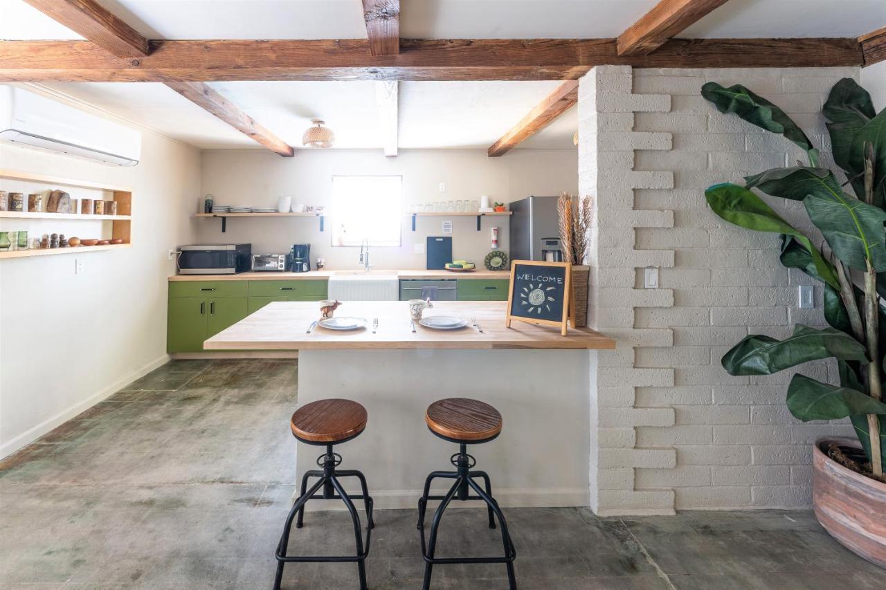 New Property! The Cactus At Joshua Tree National Park - Pool, Hot Tub, Outdoor Shower, Fire Pit Hébergement de vacances